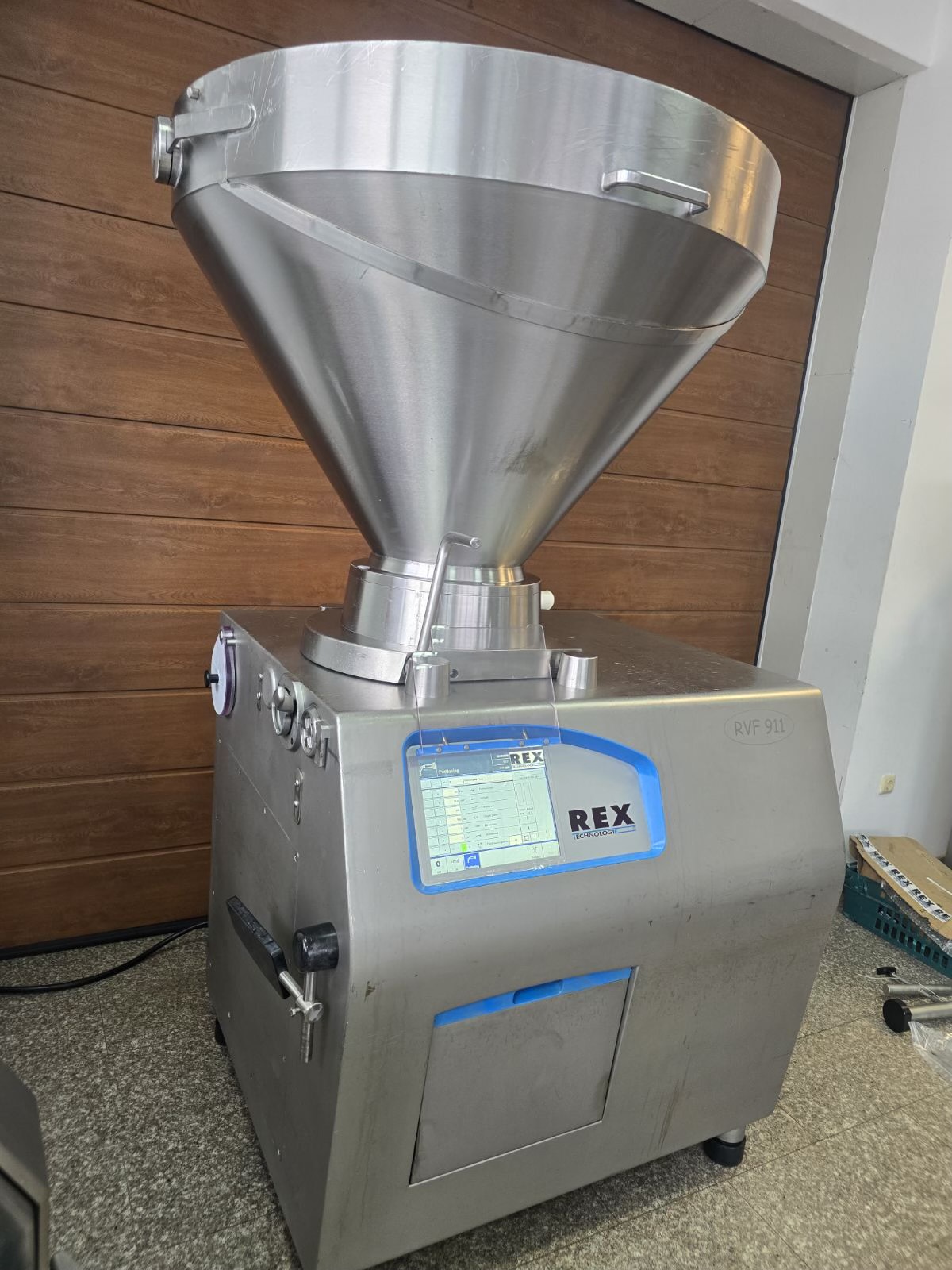 Vacuum fillers - Vacuum filling machine HANDTMANN VF50 Germany (Копие)